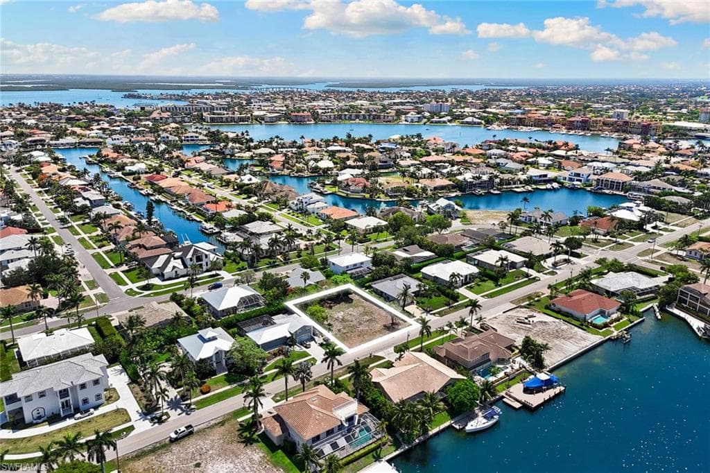574 Tigertail Ct, Marco Island, FL 34145-7