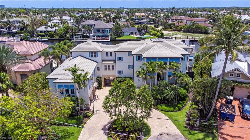 2001 4th St S, Naples, FL 34102-4