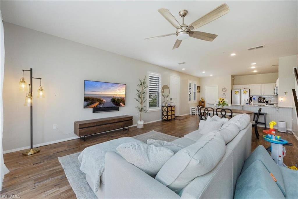 1050 Albany Ct 199, Naples, FL 34105-3