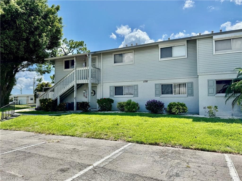 5751 Foxlake Dr A, North Fort Myers, FL 33917-2