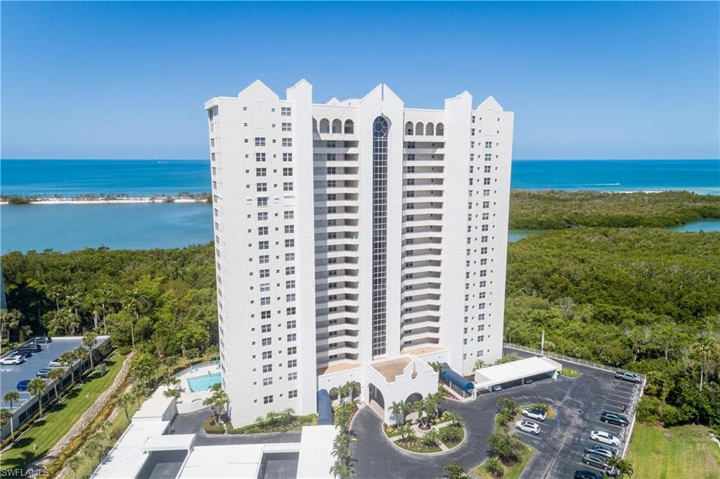 5550 Heron Point Dr W 305, Naples, FL 34108-16