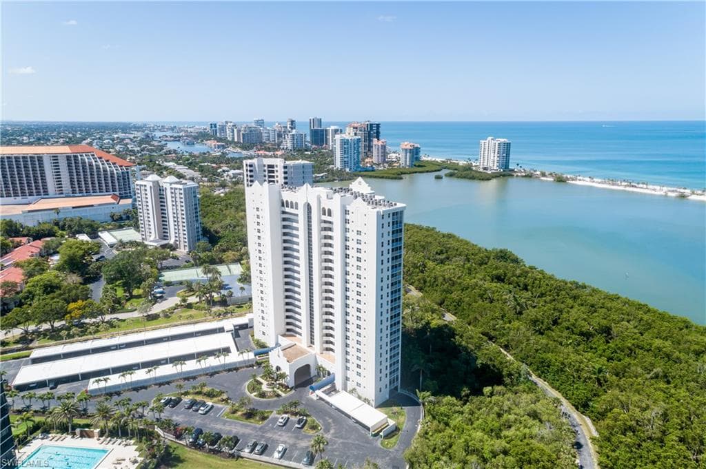 5550 Heron Point Dr W 305, Naples, FL 34108-17