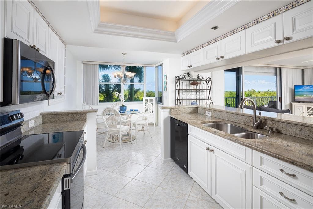 5550 Heron Point Dr W 305, Naples, FL 34108-4