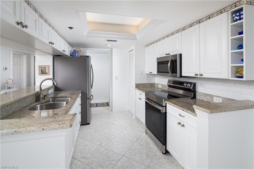 5550 Heron Point Dr W 305, Naples, FL 34108-6