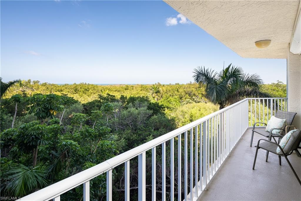 5550 Heron Point Dr W 305, Naples, FL 34108-8