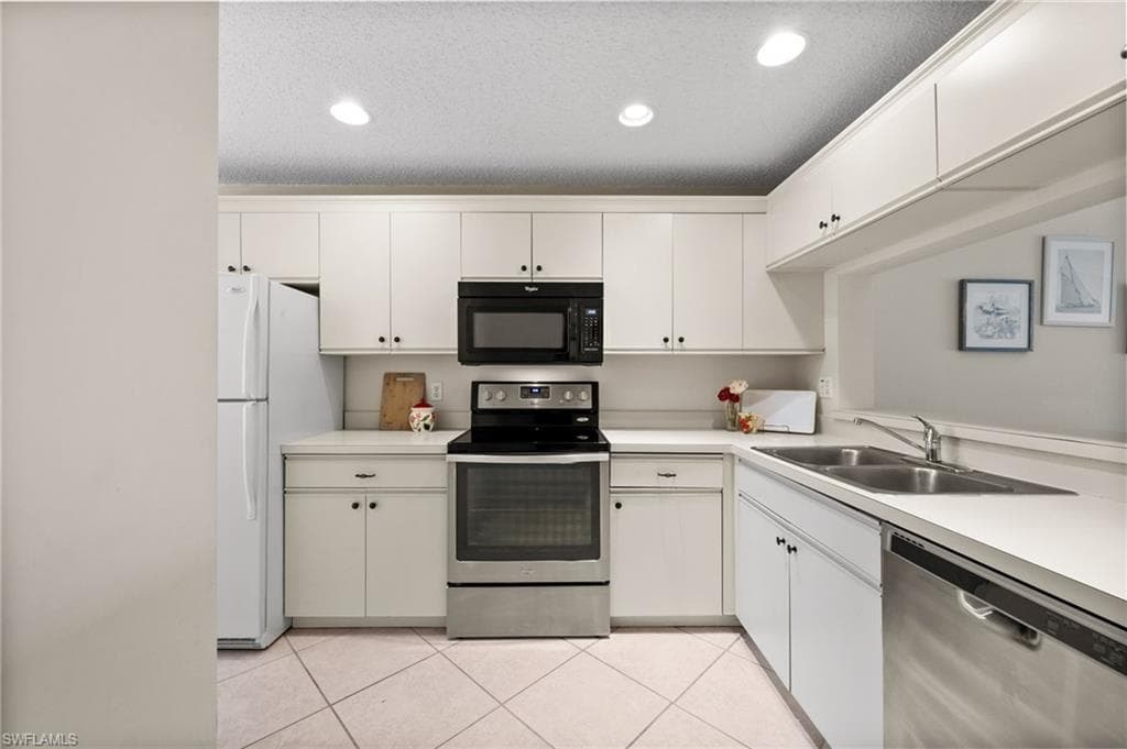 1190 Yesica Ann Cir B205, Naples, FL 34110-11