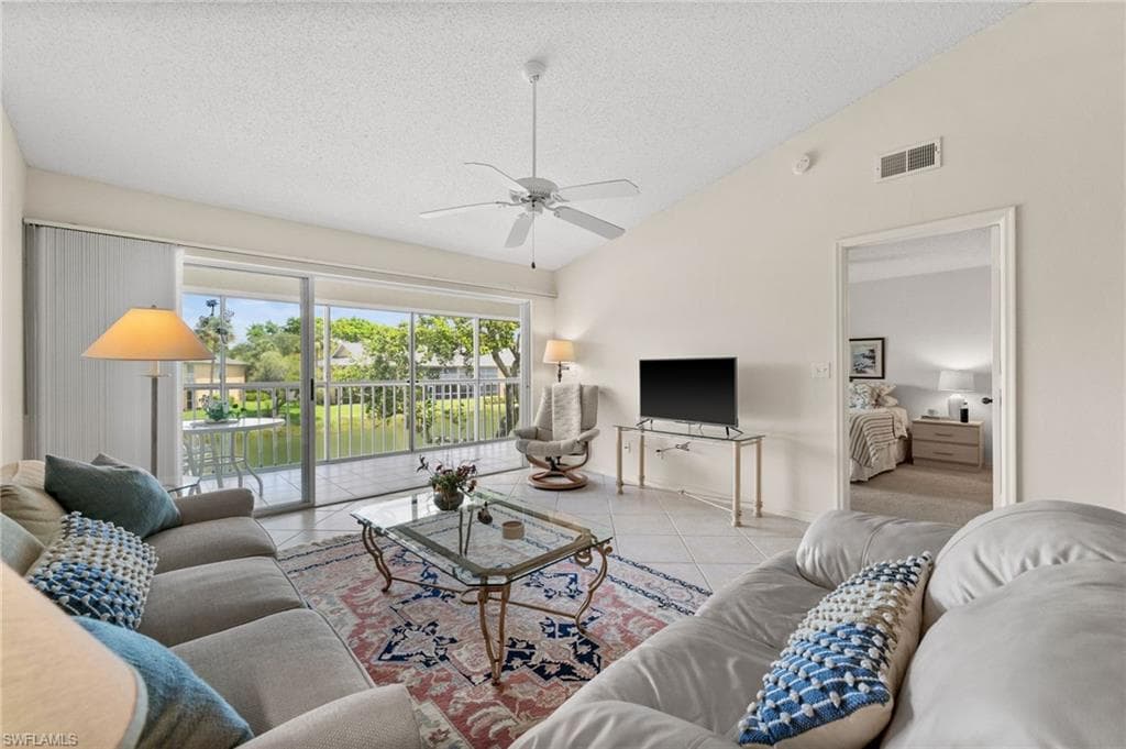 1190 Yesica Ann Cir B205, Naples, FL 34110-3