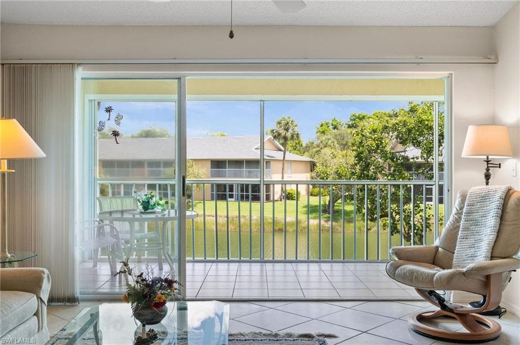 1190 Yesica Ann Cir B205, Naples, FL 34110-5