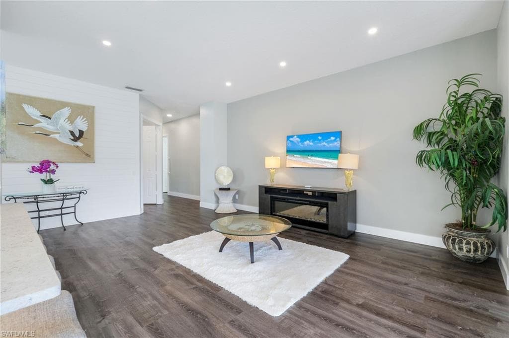 4648 Rio Poco Ct, Naples, FL 34109-10