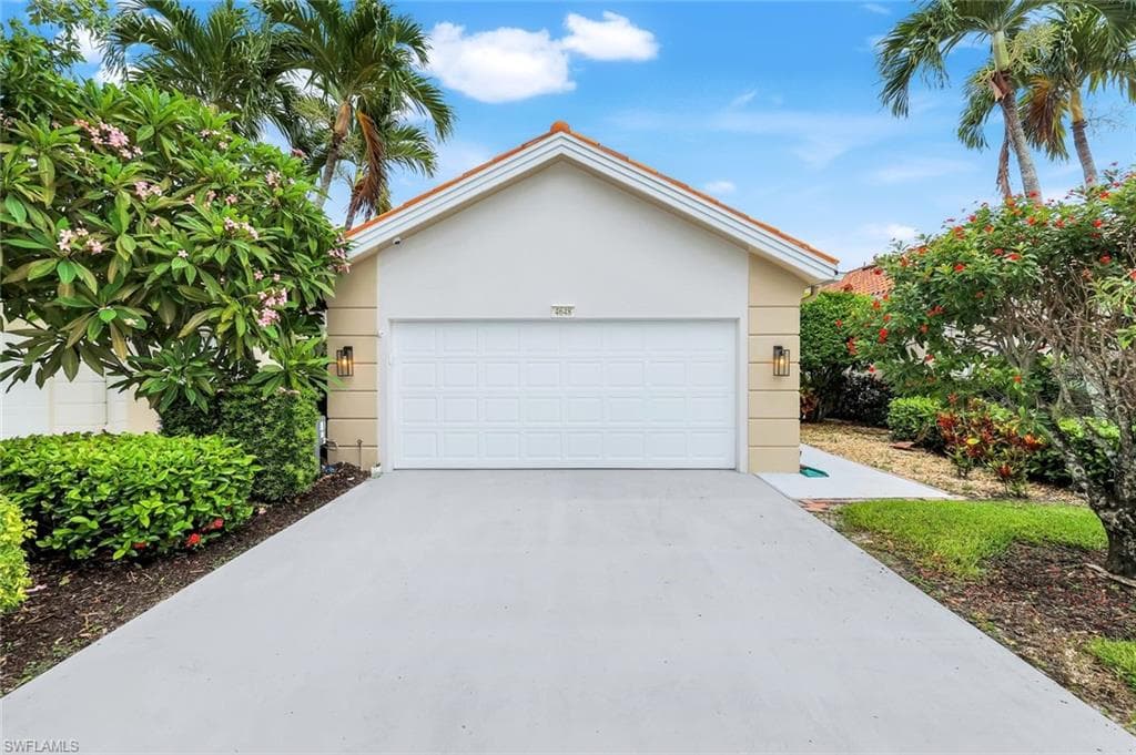 4648 Rio Poco Ct, Naples, FL 34109-5