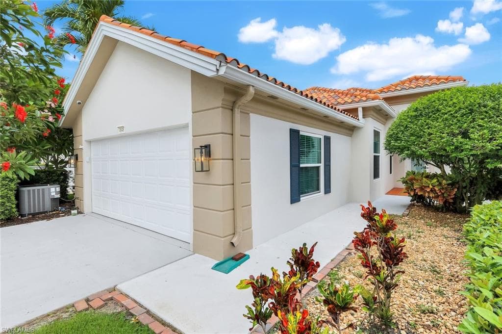4648 Rio Poco Ct, Naples, FL 34109-6