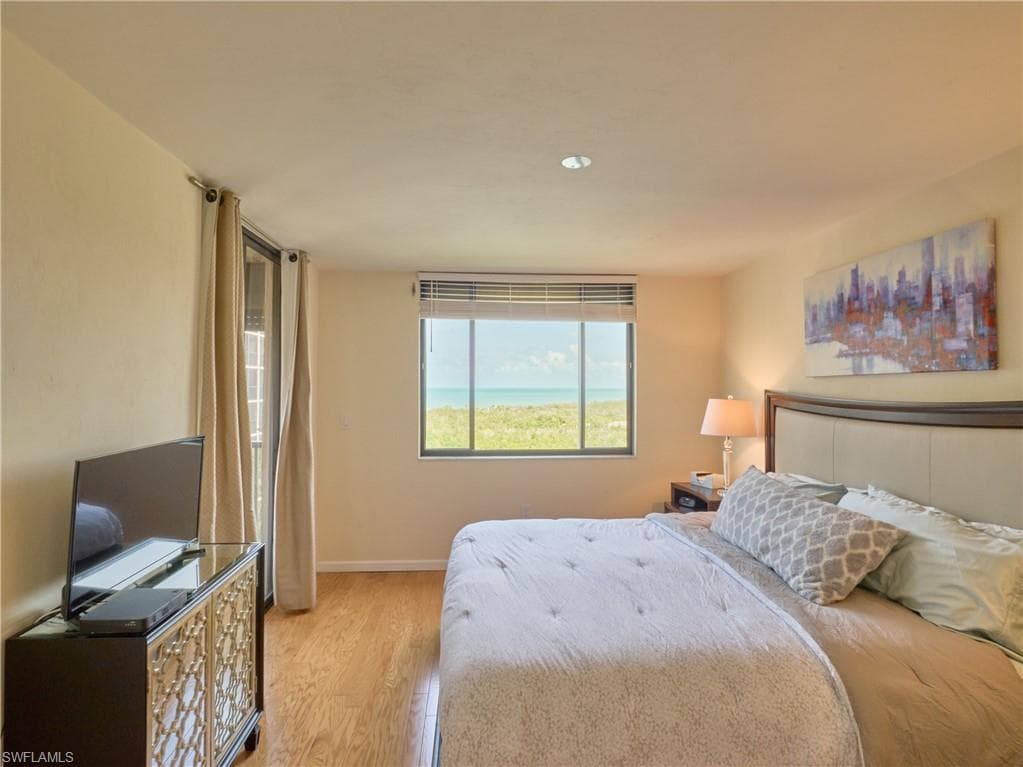 17 Bluebill Ave 901, Naples, FL 34108-16