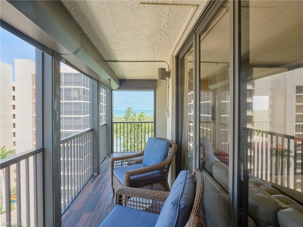 17 Bluebill Ave 901, Naples, FL 34108-24