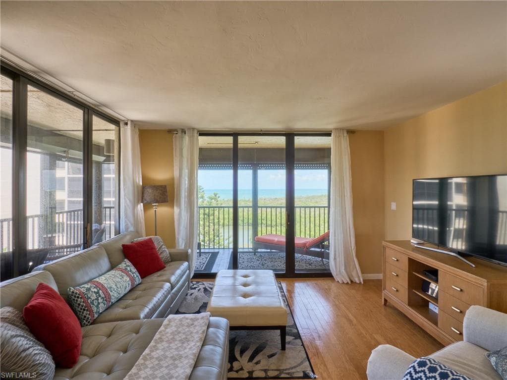 17 Bluebill Ave 901, Naples, FL 34108-5