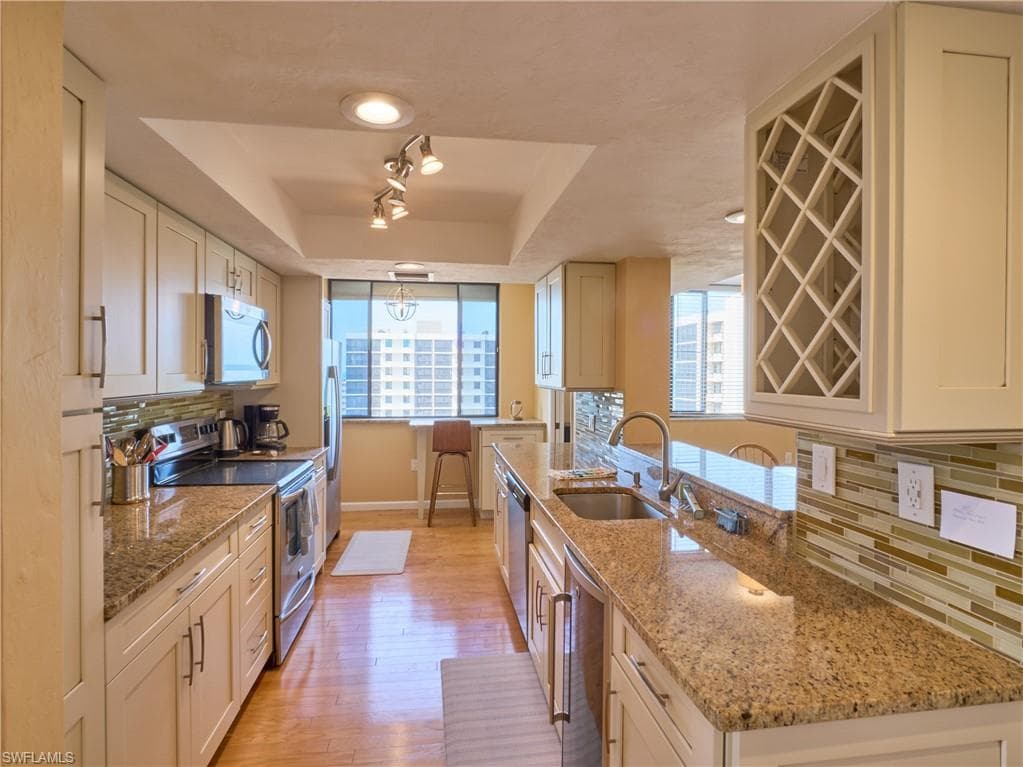 17 Bluebill Ave 901, Naples, FL 34108-6