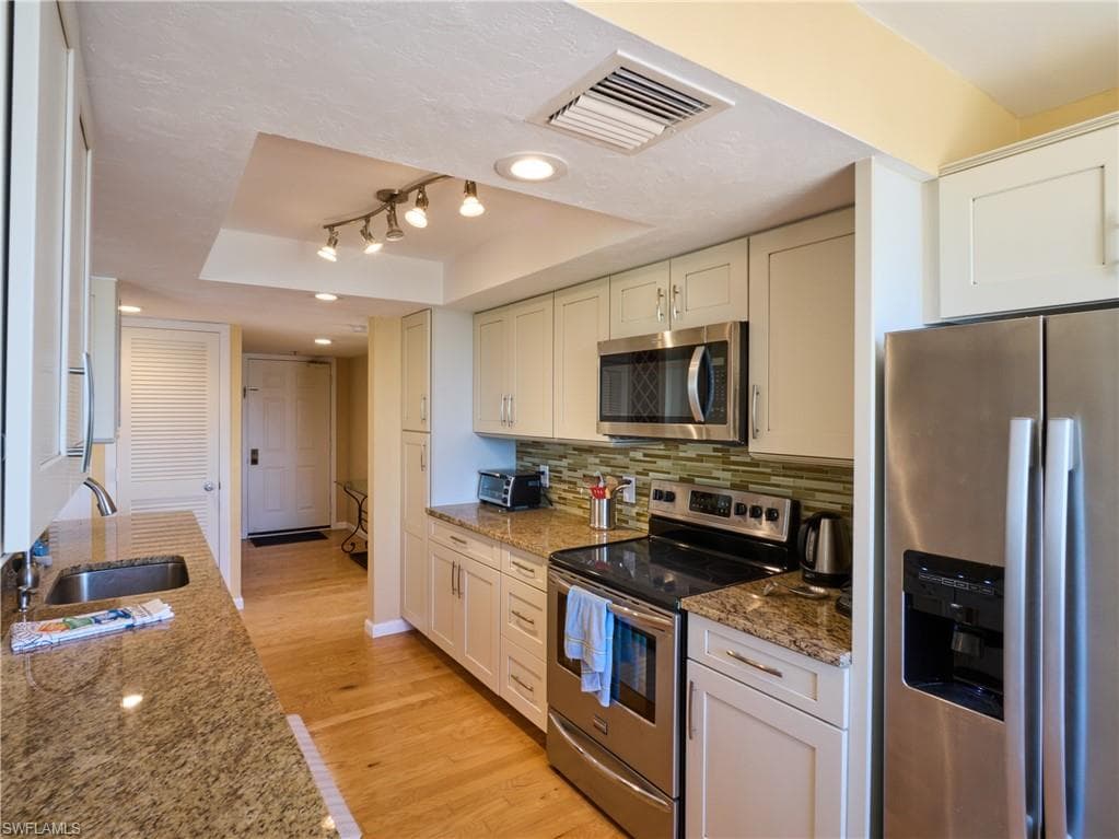 17 Bluebill Ave 901, Naples, FL 34108-7