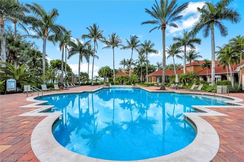 1220 Reserve Way 107, Naples, FL 34105-1