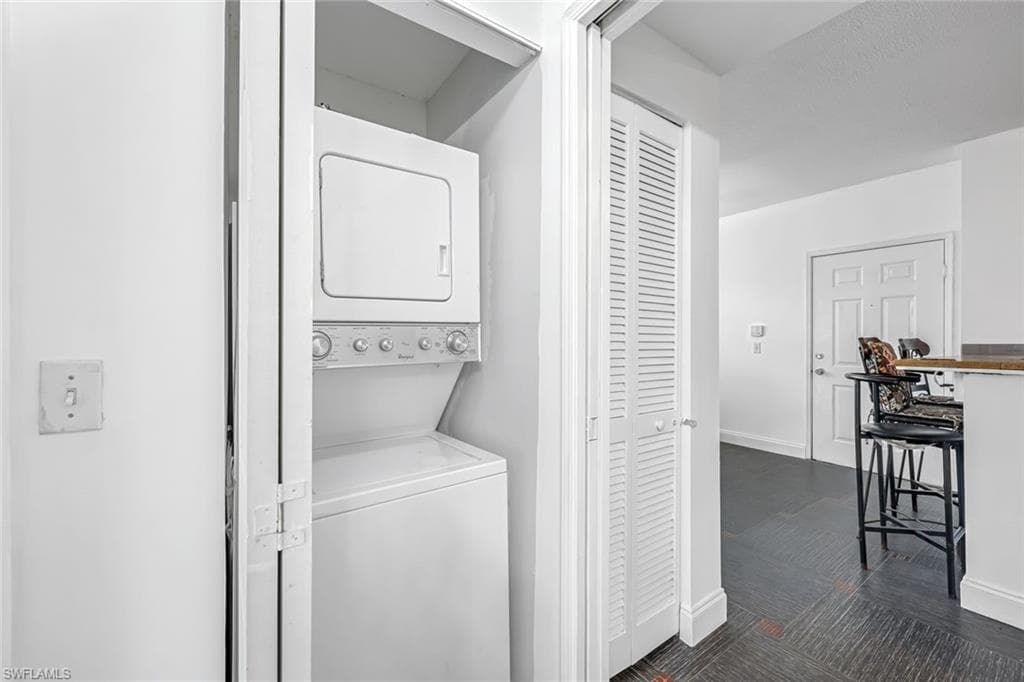 1220 Reserve Way 107, Naples, FL 34105-21