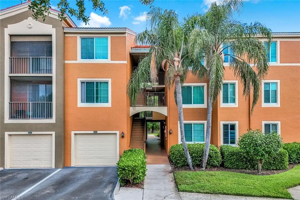 1220 Reserve Way 107, Naples, FL 34105-24
