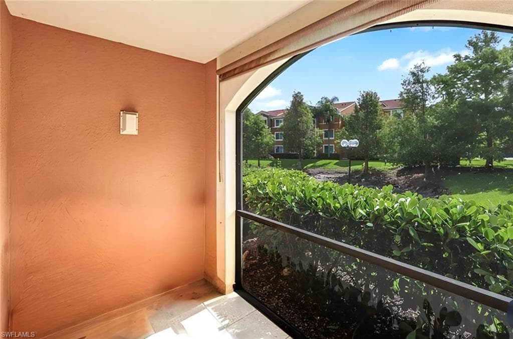 1220 Reserve Way 107, Naples, FL 34105-7