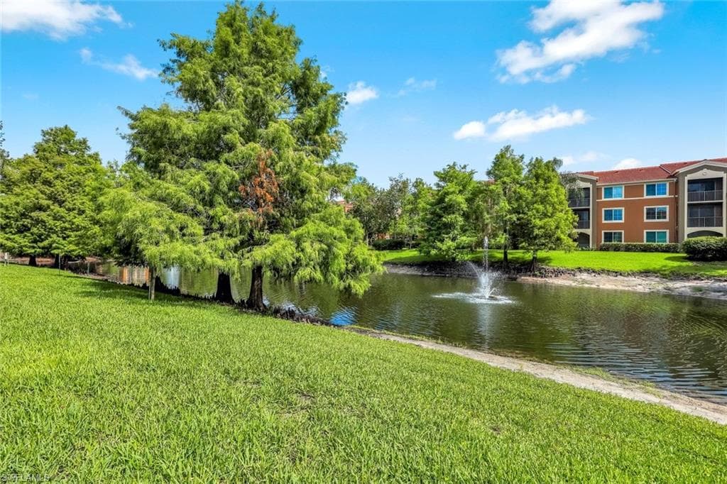 1220 Reserve Way 107, Naples, FL 34105-8