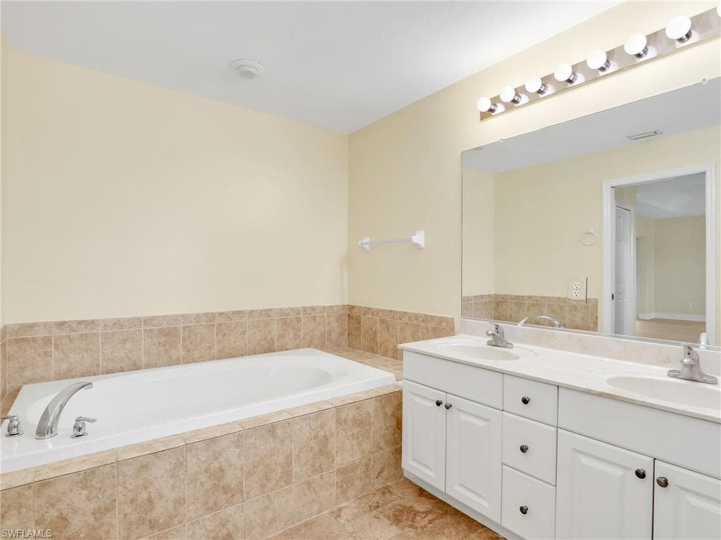 305 16th Pl, Cape Coral, FL 33990-18