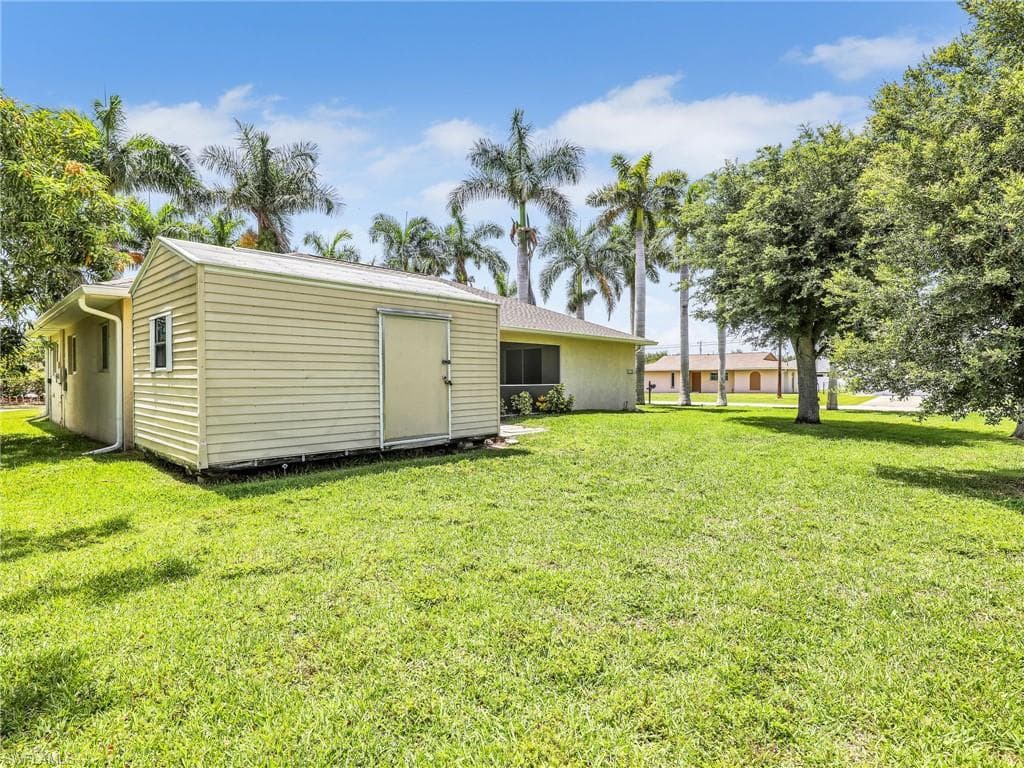 305 16th Pl, Cape Coral, FL 33990-32
