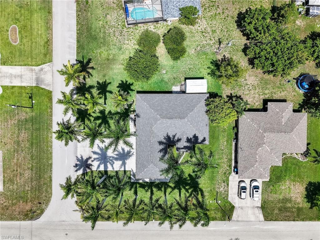 305 16th Pl, Cape Coral, FL 33990-33