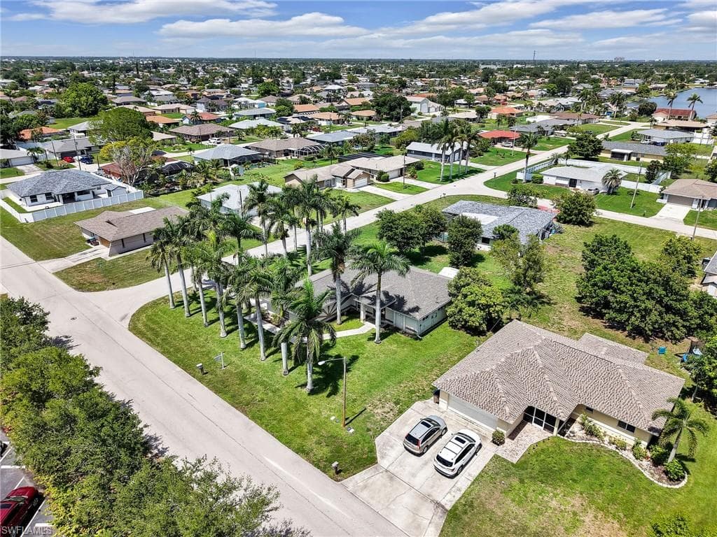 305 16th Pl, Cape Coral, FL 33990-3