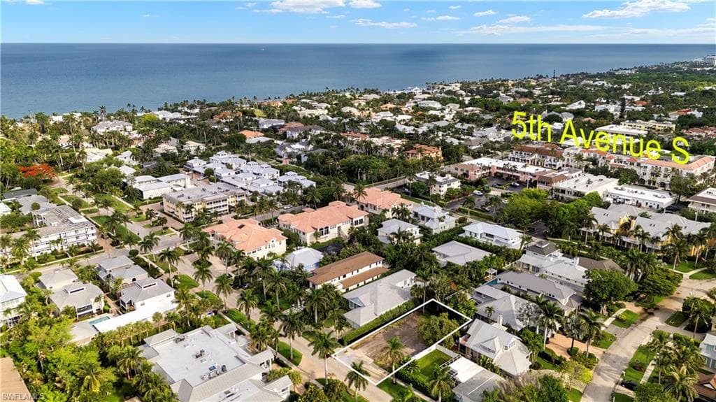 395 7th Ave S, Naples, FL 34102-9