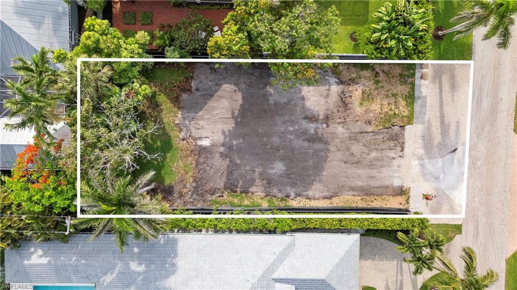 395 7th Ave S, Naples, FL 34102-11