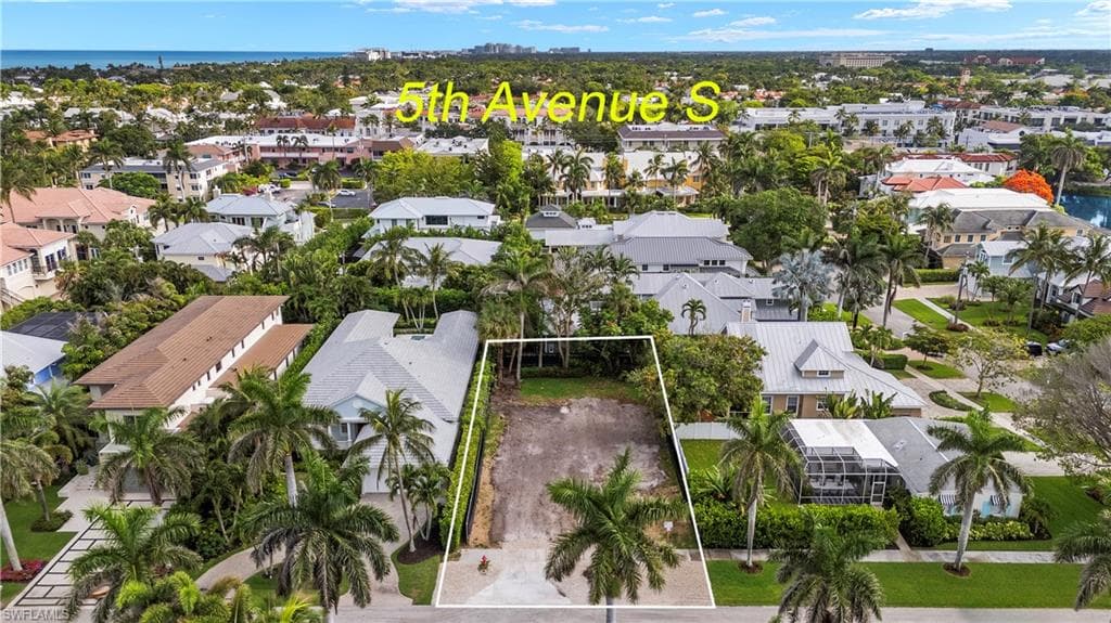 395 7th Ave S, Naples, FL 34102-3