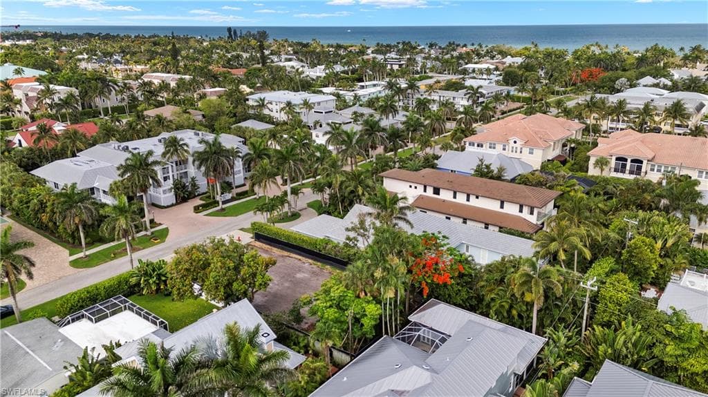 395 7th Ave S, Naples, FL 34102-4