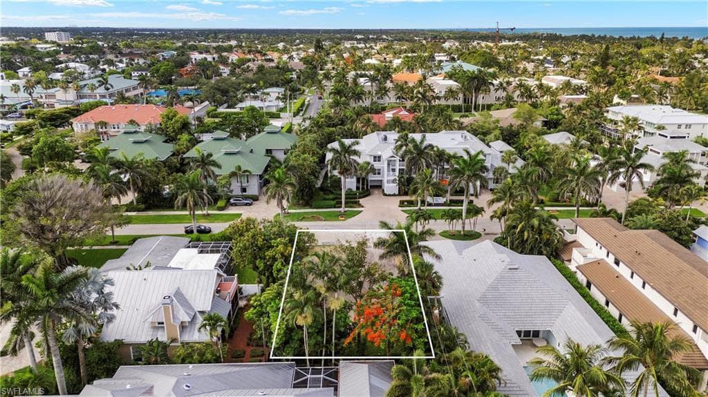 395 7th Ave S, Naples, FL 34102-5