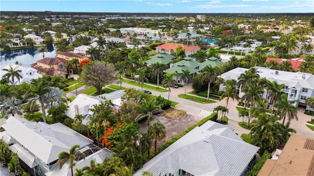 395 7th Ave S, Naples, FL 34102-6