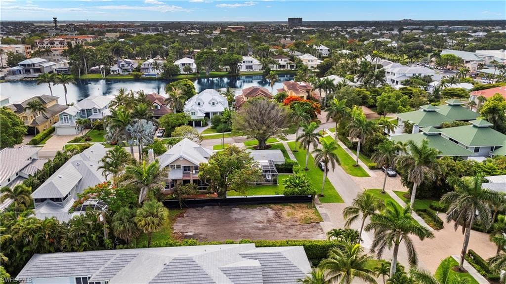 395 7th Ave S, Naples, FL 34102-7