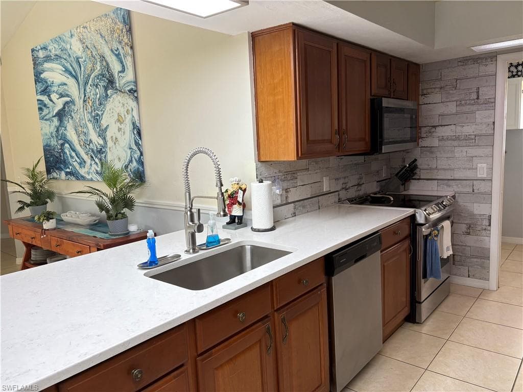 1118 Grove Dr, Naples, FL 34120-9