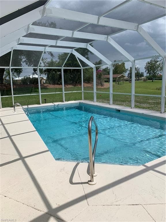 1118 Grove Dr, Naples, FL 34120-28