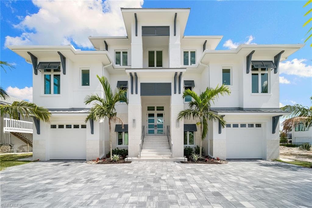 273 Trade Winds Ave, Naples, FL 34108-1