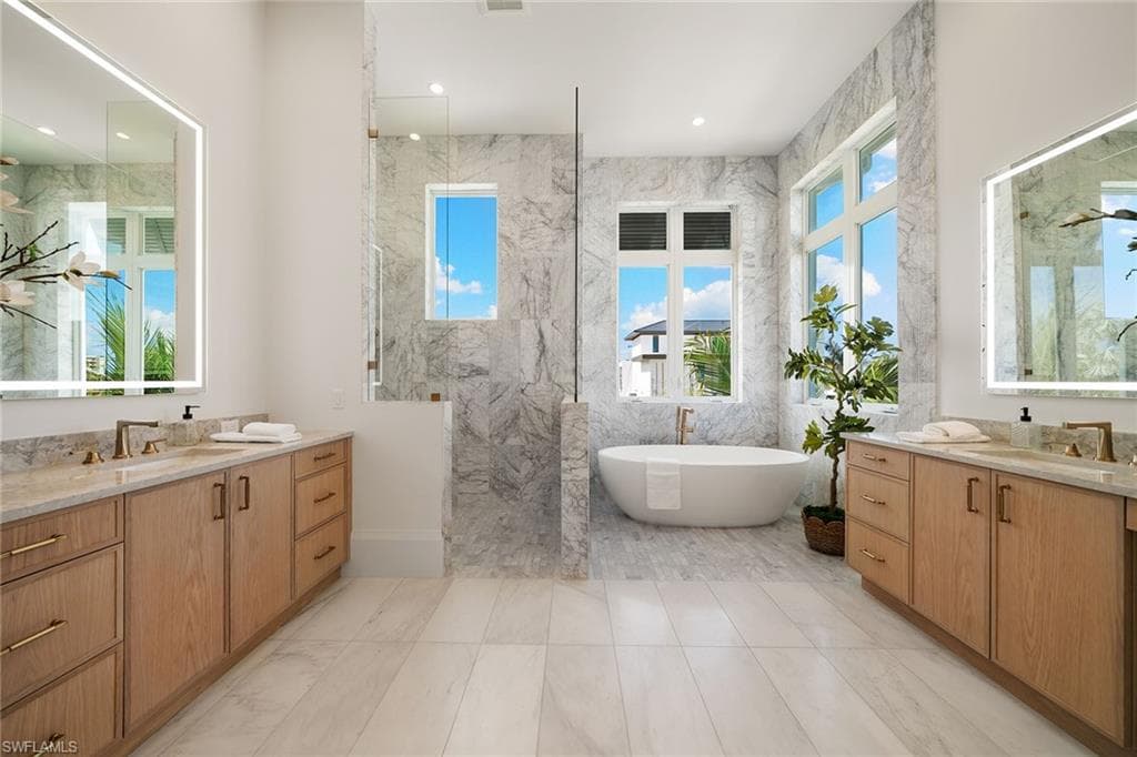 273 Trade Winds Ave, Naples, FL 34108-33