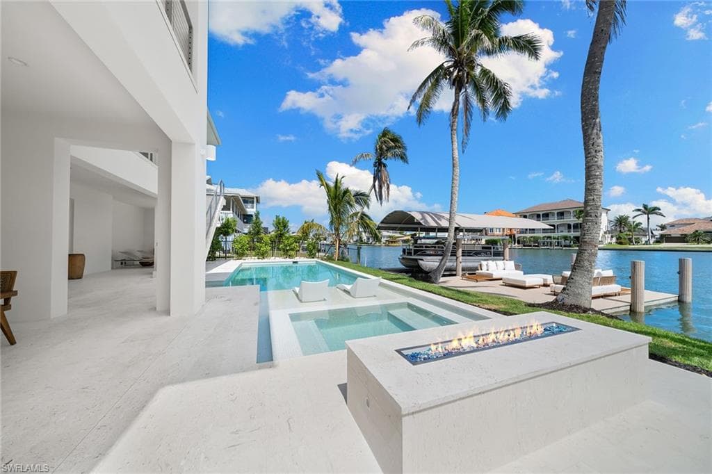 273 Trade Winds Ave, Naples, FL 34108-38