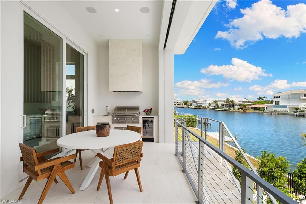 273 Trade Winds Ave, Naples, FL 34108-42