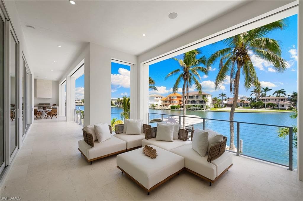 273 Trade Winds Ave, Naples, FL 34108-43