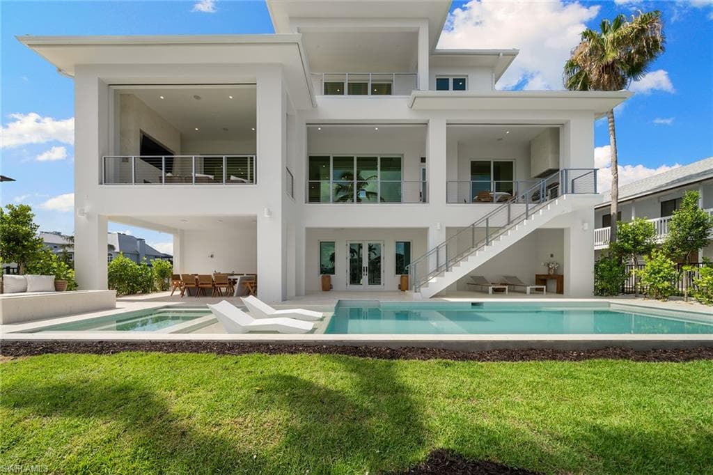 273 Trade Winds Ave, Naples, FL 34108-45