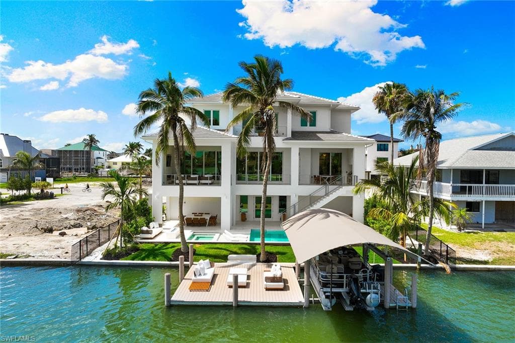 273 Trade Winds Ave, Naples, FL 34108-46