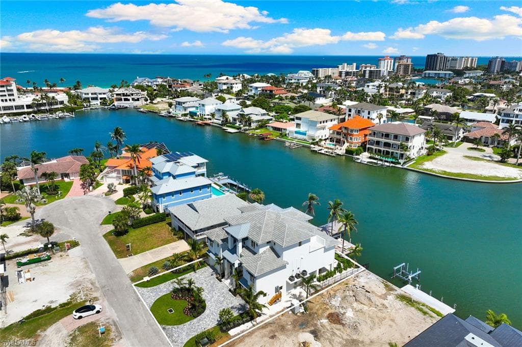 273 Trade Winds Ave, Naples, FL 34108-48