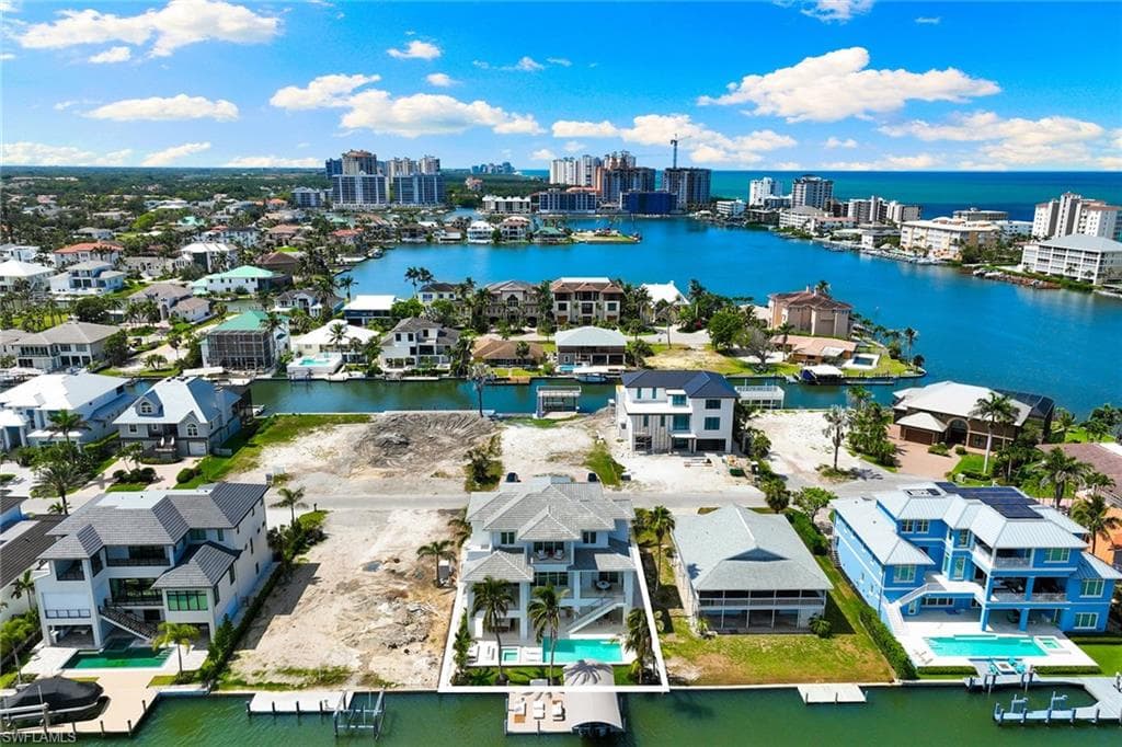 273 Trade Winds Ave, Naples, FL 34108-49