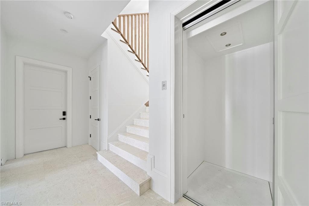273 Trade Winds Ave, Naples, FL 34108-51