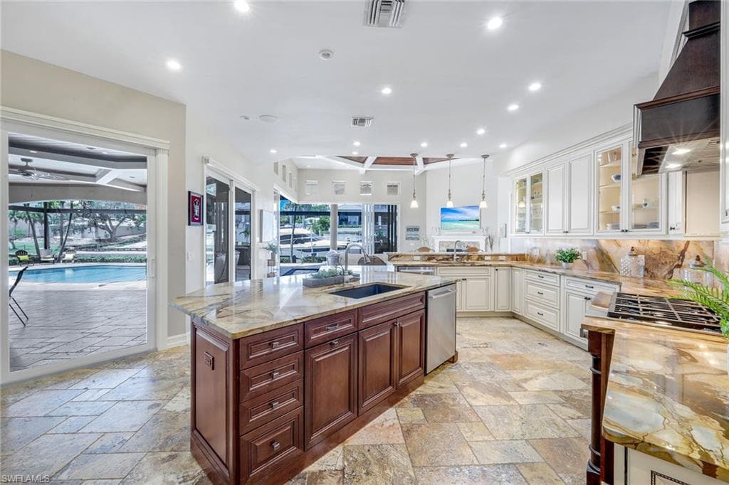 1658 Mcilvaine Ct, Marco Island, FL 34145-16