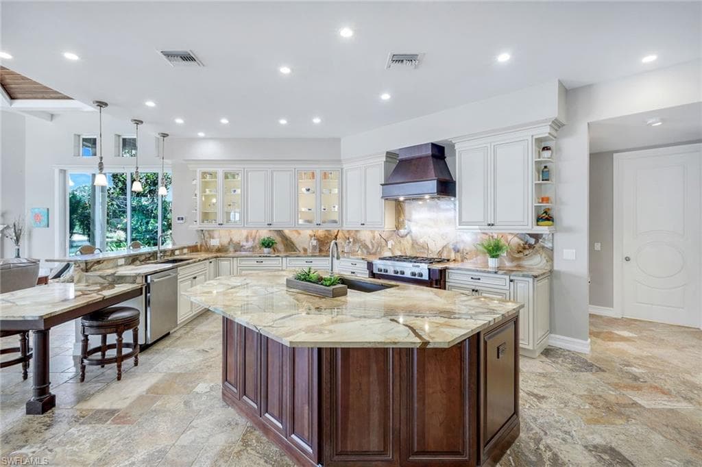 1658 Mcilvaine Ct, Marco Island, FL 34145-17